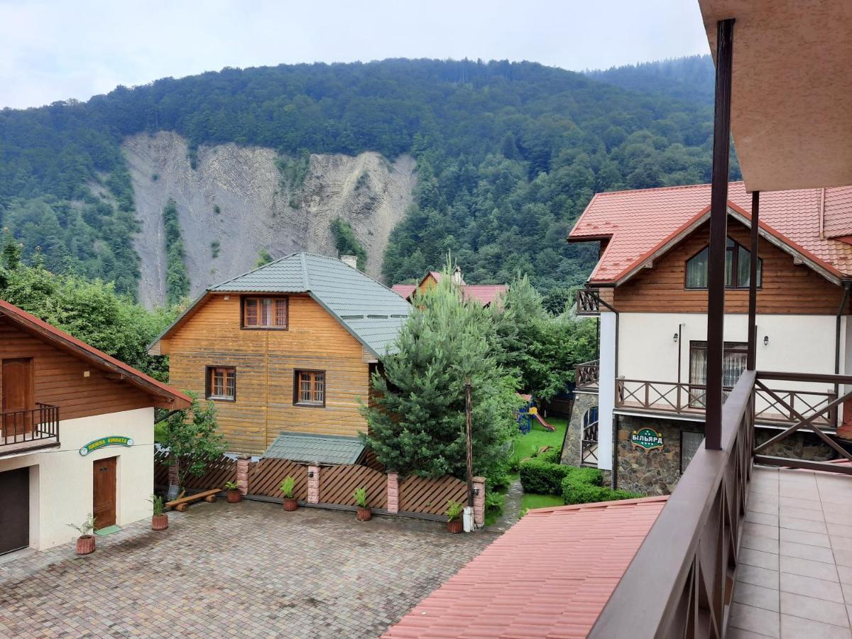 Hotel Tsvit Paporoti à Yaremtche Extérieur photo