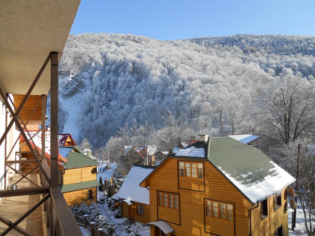 Hotel Tsvit Paporoti à Yaremtche Extérieur photo