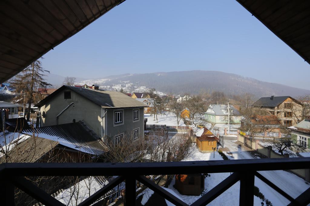 Hotel Tsvit Paporoti à Yaremtche Extérieur photo