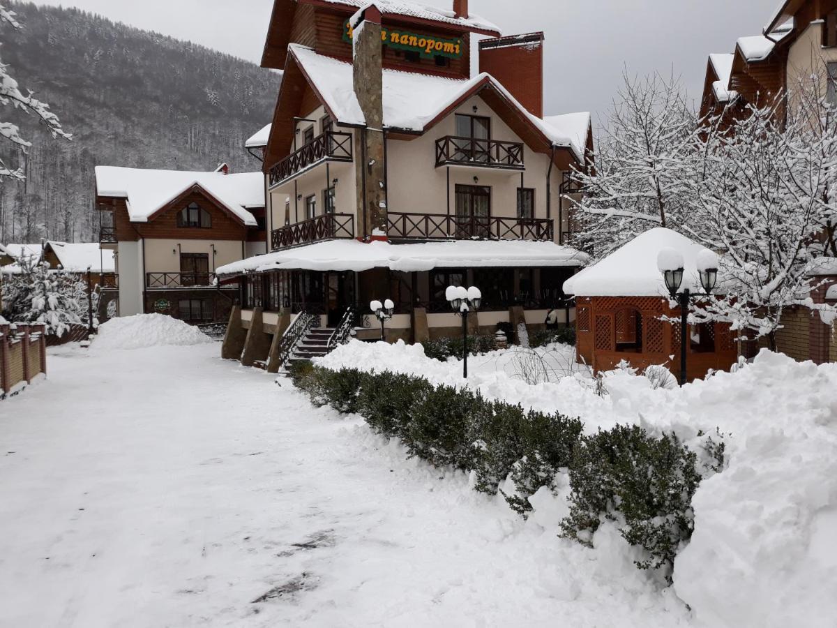 Hotel Tsvit Paporoti à Yaremtche Extérieur photo